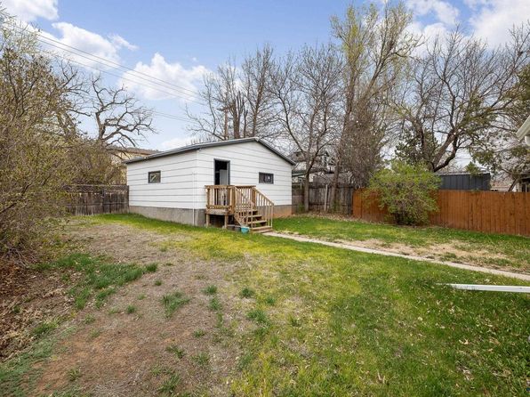 209 N 6th St, Hot Springs, SD 57747