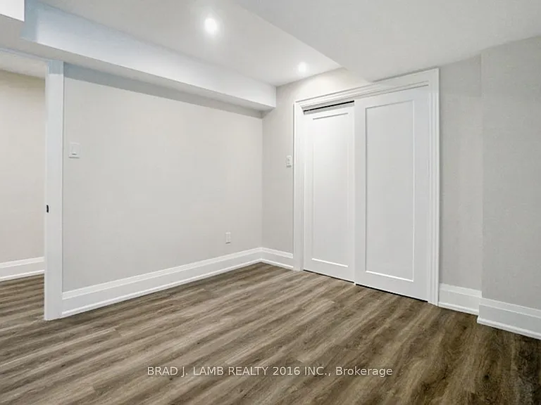 62 Royal Garden Blvd #BASEMENT — Photo 5