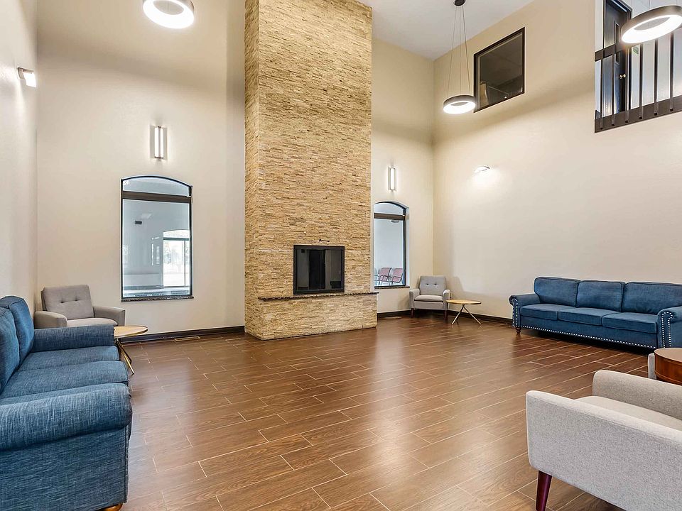 Lobby and Guest Check-in