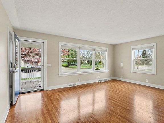 5th image of 1015 S Griffin St