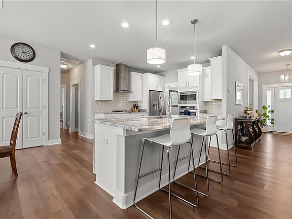 2nd image of 200 Heron Bay Ln