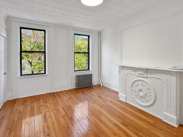 163 Bedford Avenue image 3 of 7