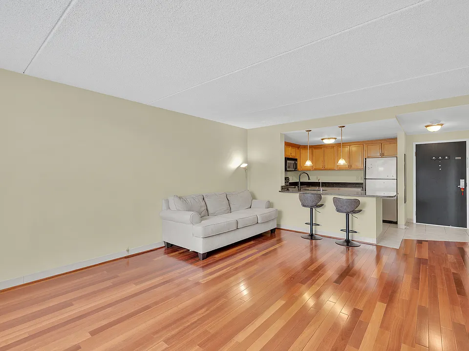 30 Daniels St #304