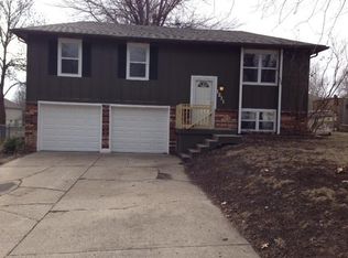 1211 Golfview Dr, Grain Valley, MO 64029