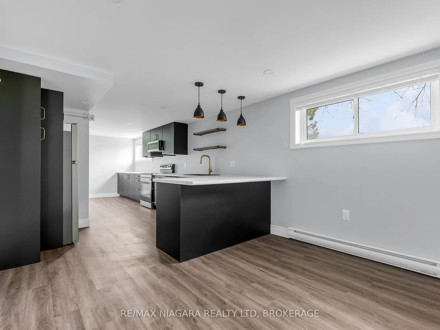 833 Foss Rd — Photo 3