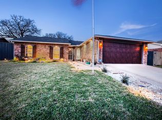 3809 Walnut Dr, Bedford, TX 76021