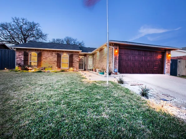 3809 Walnut Dr, Bedford, TX 76021