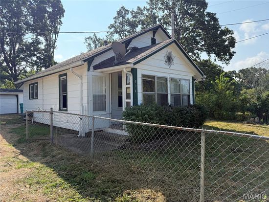 494 Keysville St, Steelville, MO 65565