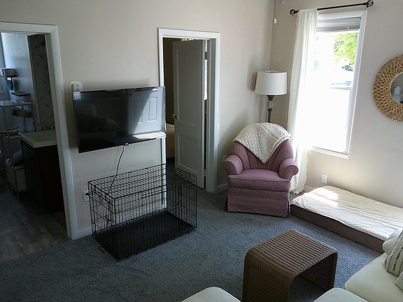 5th image of 666 S Lake St
