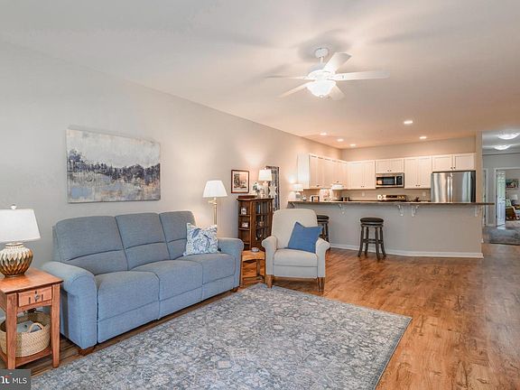 4th image of 224 Rose View Dr