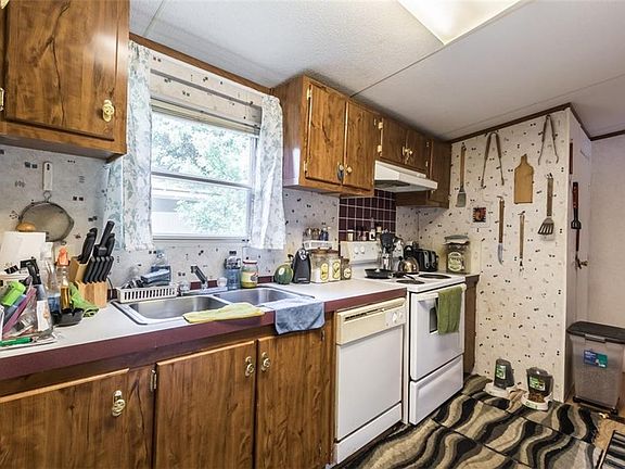 4th image of 1709 Pelican Dr N
