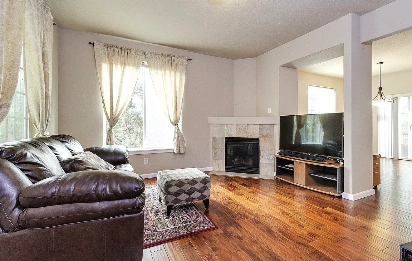 3 bed, 1335 sqft, $2,595 — Photo 2