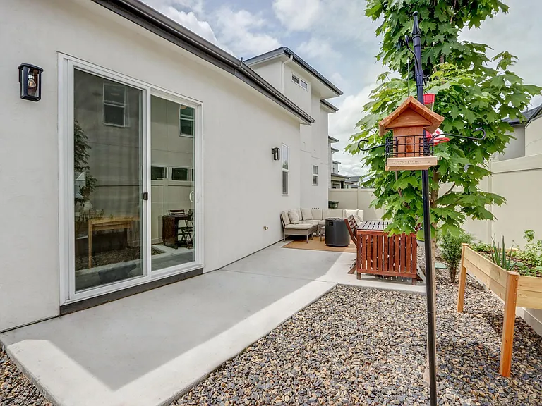 2032 E Presidential Dr — Photo 32