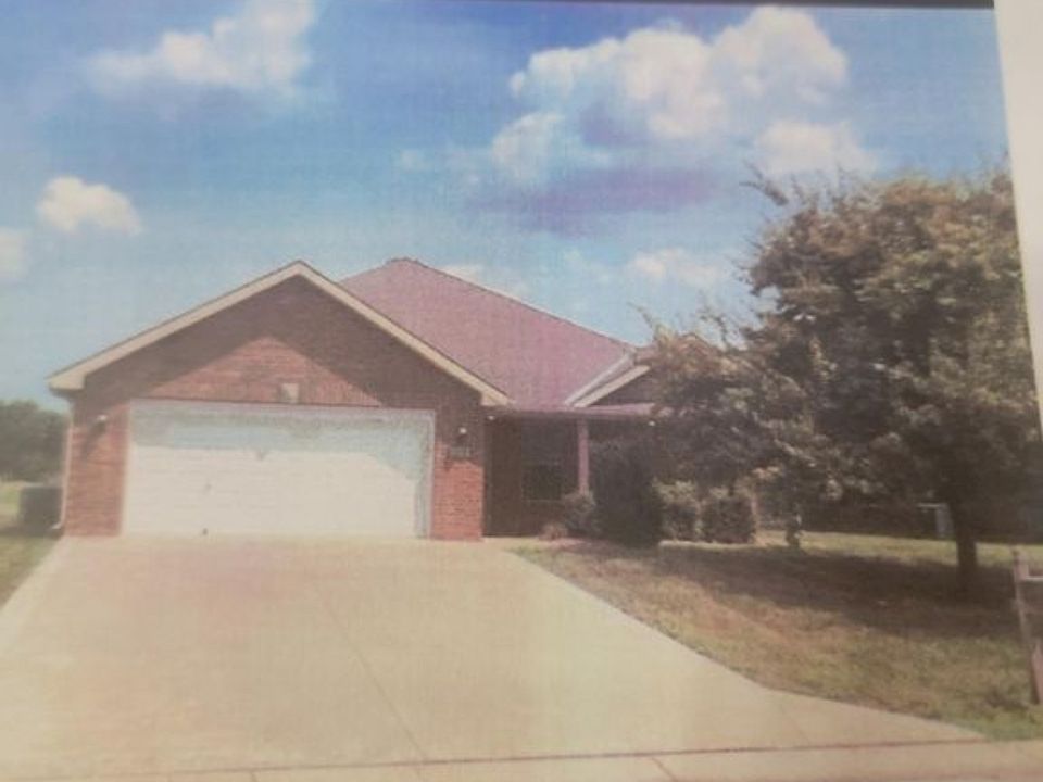 1st image of 211 NW Lindsey Ln