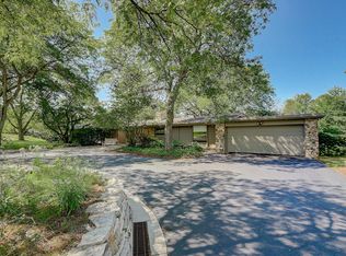 7455 N Skyline Ln, River Hills, WI 53217