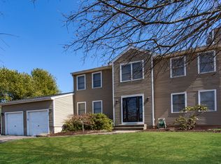 60 Red Glen Rd, Middletown, CT 06457