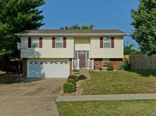 907 Clover Ln, O'Fallon, MO 63366