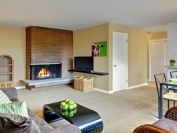 Living Room with Fireplac