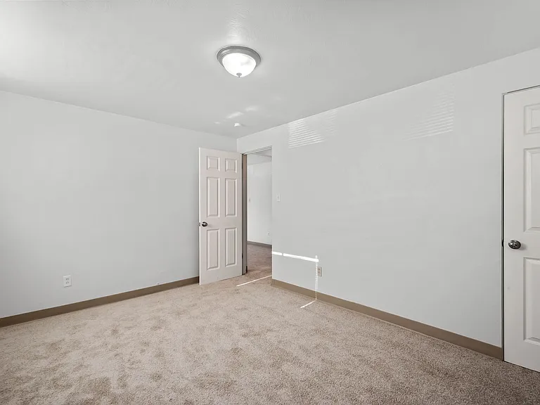 Lindberg Apartments — Photo 16