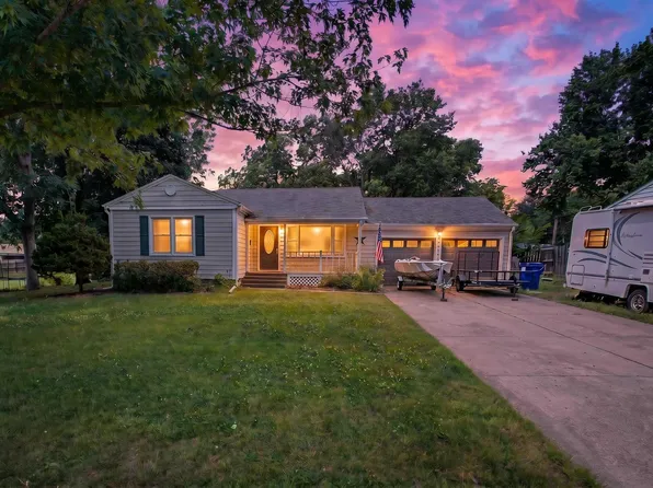 114 Sunrise Hill Dr, Junction City, KS 66441