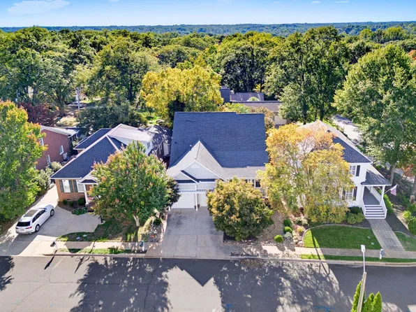 4 Crabapple Ct, Greenville, SC 29605