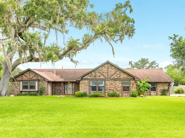 108 Laurel Valley Dr, West Columbia, TX 77486