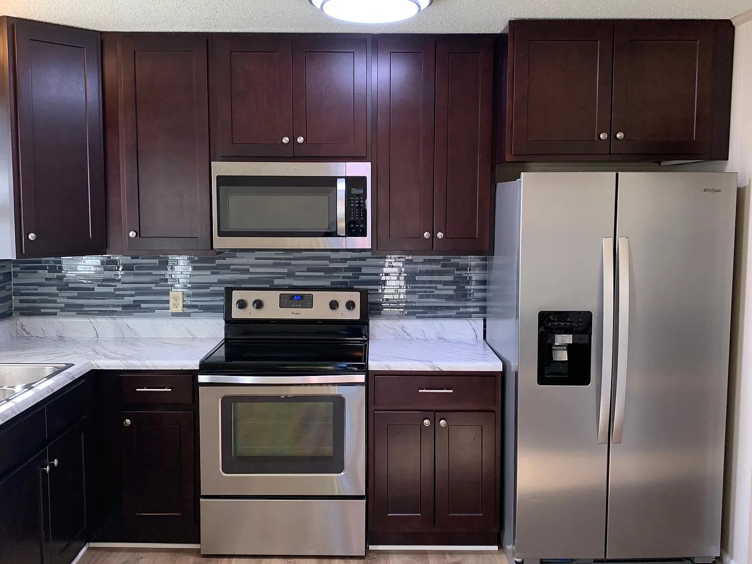 653 Revels Dr — Photo 1