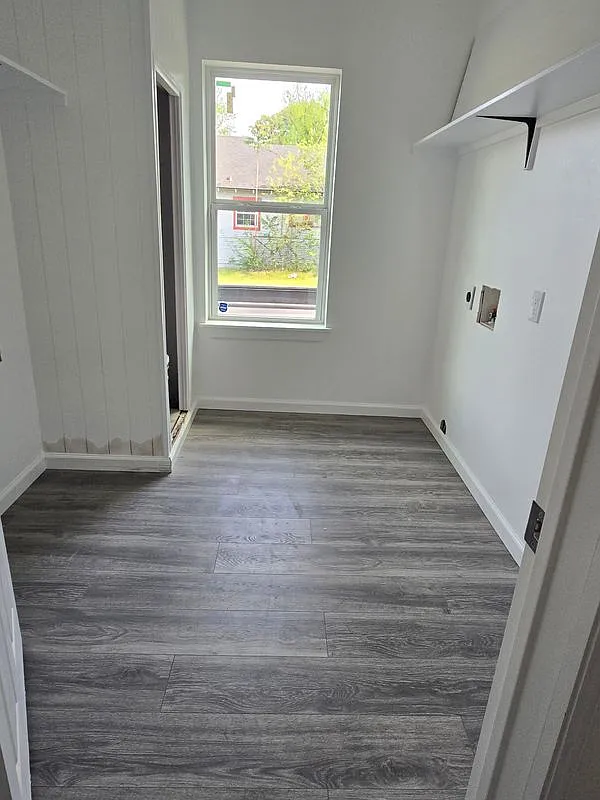 3 bed, 2.0 bath, 1708 sqft, $2,000 — Photo 4