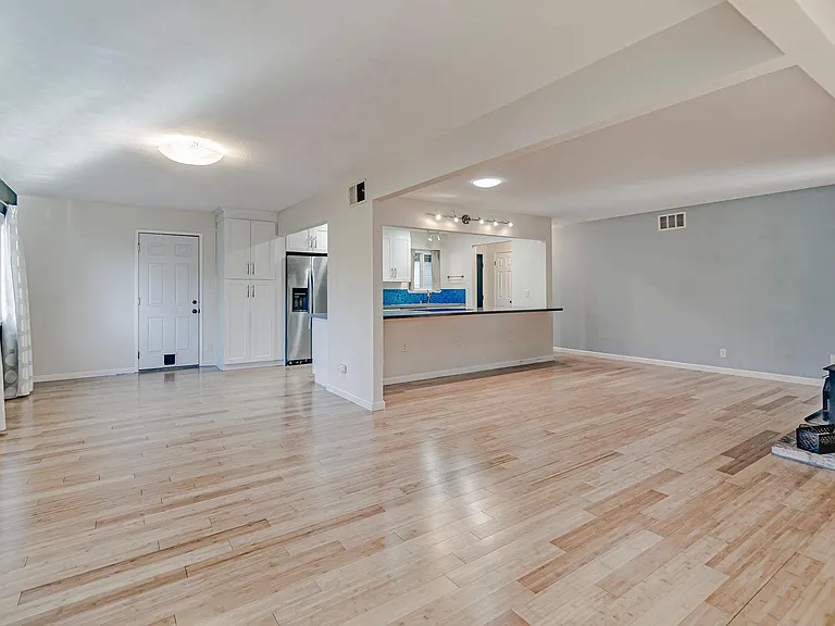 1108 Alice St — Photo 9