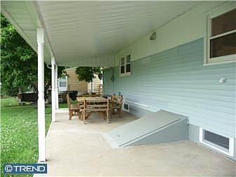 back patio- picnic table included!