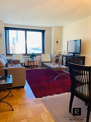 Rented by R New York | media 37