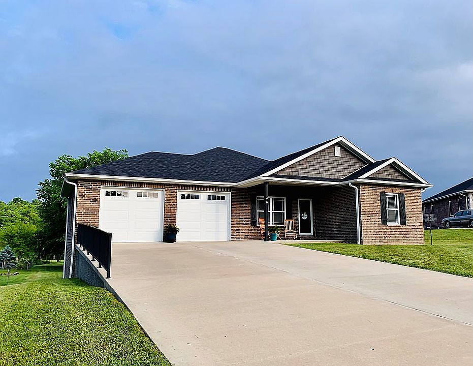 1st image of 210 Spring Park Ct