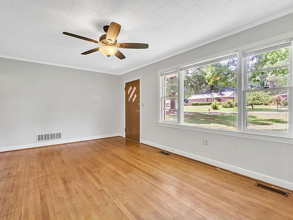 3rd image of 219 Lakewood Dr