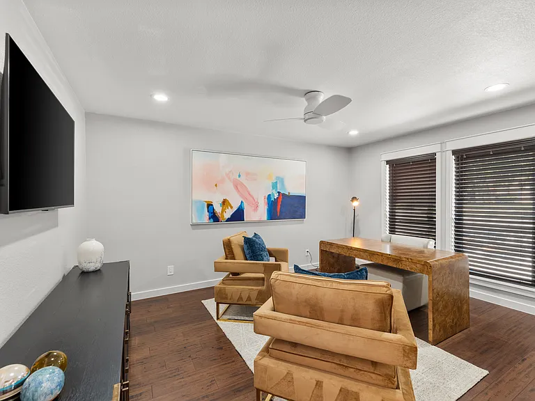 6926 Royal Ln — Photo 8