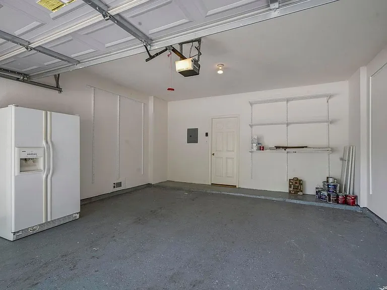 145 Elizabeth Rd — Photo 32