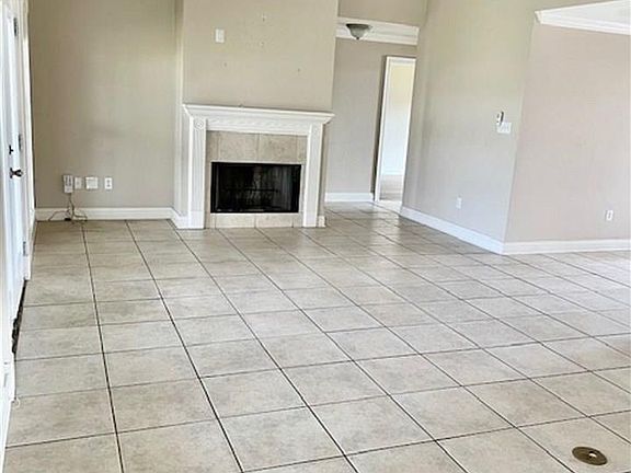 3rd image of 114 Tigerlily Dr