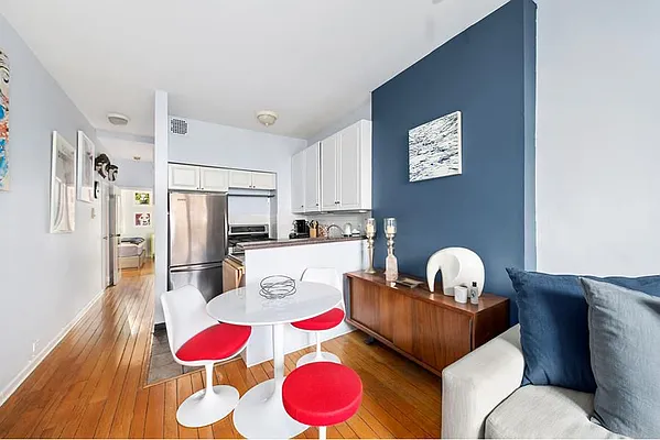 Sold by Miriam Izsak Realty  LLC | media 2