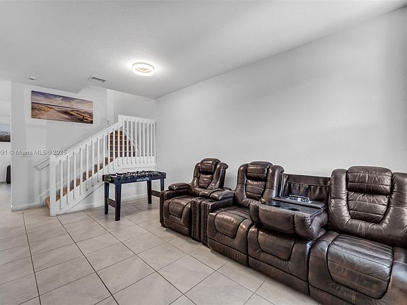 5th image of 2659 SE 11th St