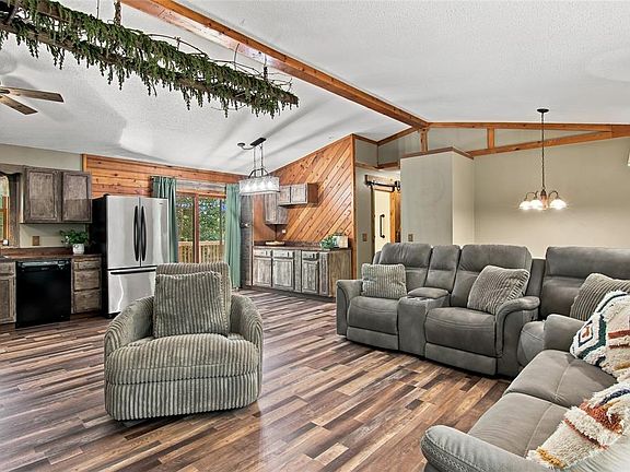 3rd image of 351 Pavelski Road