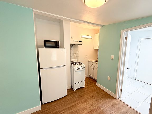 3rd image of 90 14th St #D