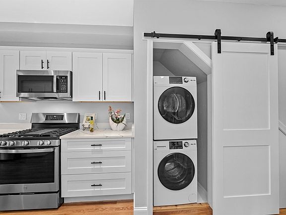 4th image of 156 Shirley St #1