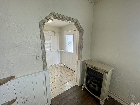 4th image of 360 2nd Ave