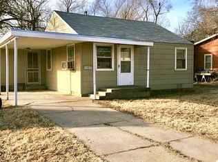 319 E 6th St, Halstead, KS 67056