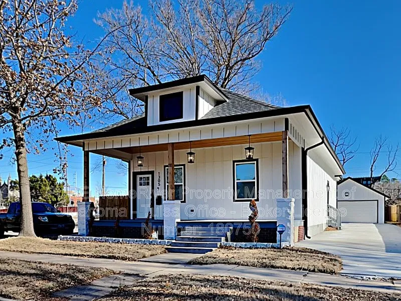1305 S Carson Ave