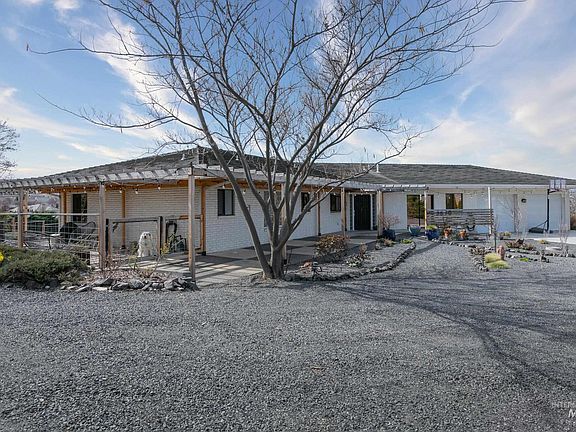 3rd image of 3810 Country Club Dr