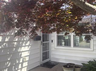 93 Hampton Grn, Staten Island, NY 10312