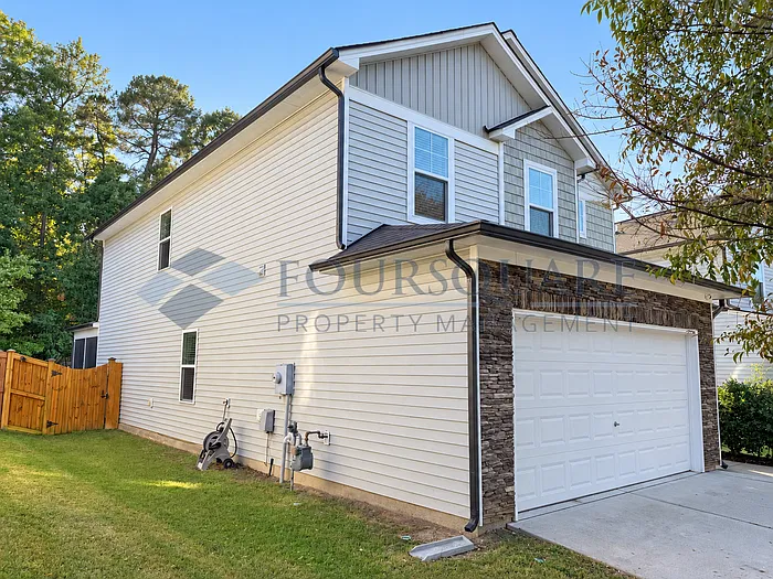 4 bed, 3.0 bath, 2400 sqft, $2,397 — Photo 2