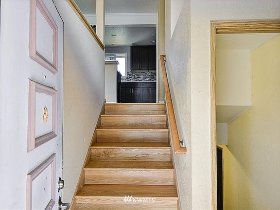 3rd image of 13822 Greenwood Ave N