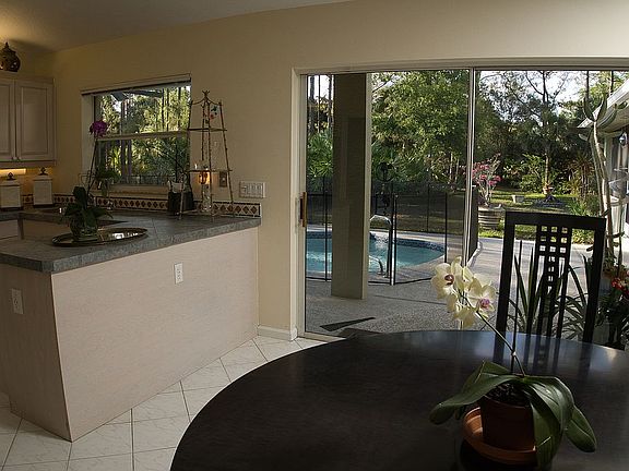 Dining/kit to pool views