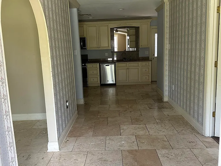 5 Texas Ave — Photo 2